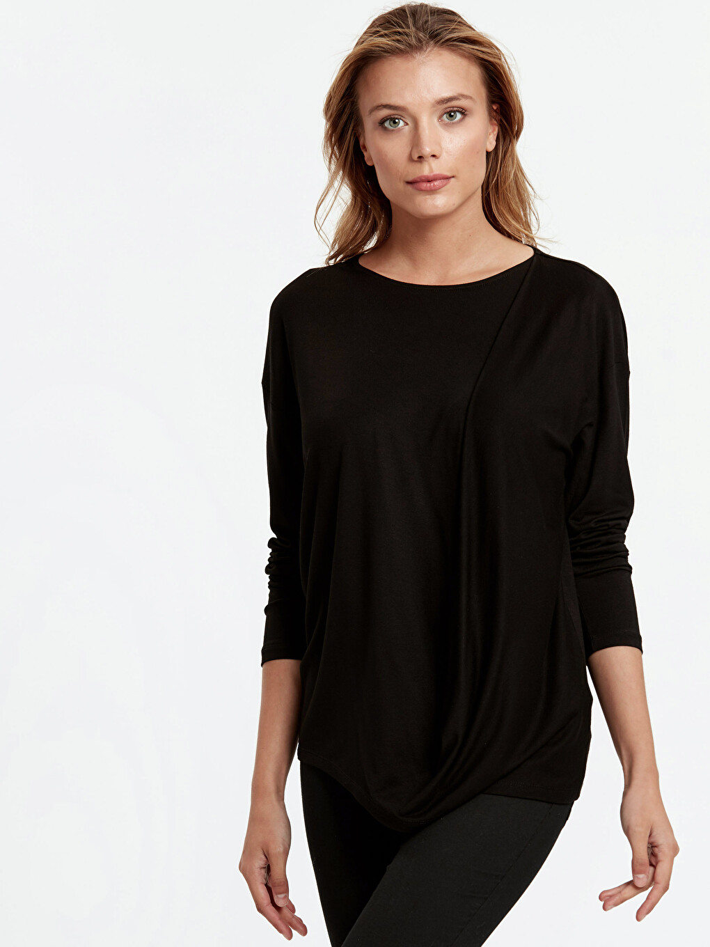 Woman Black T-shirt