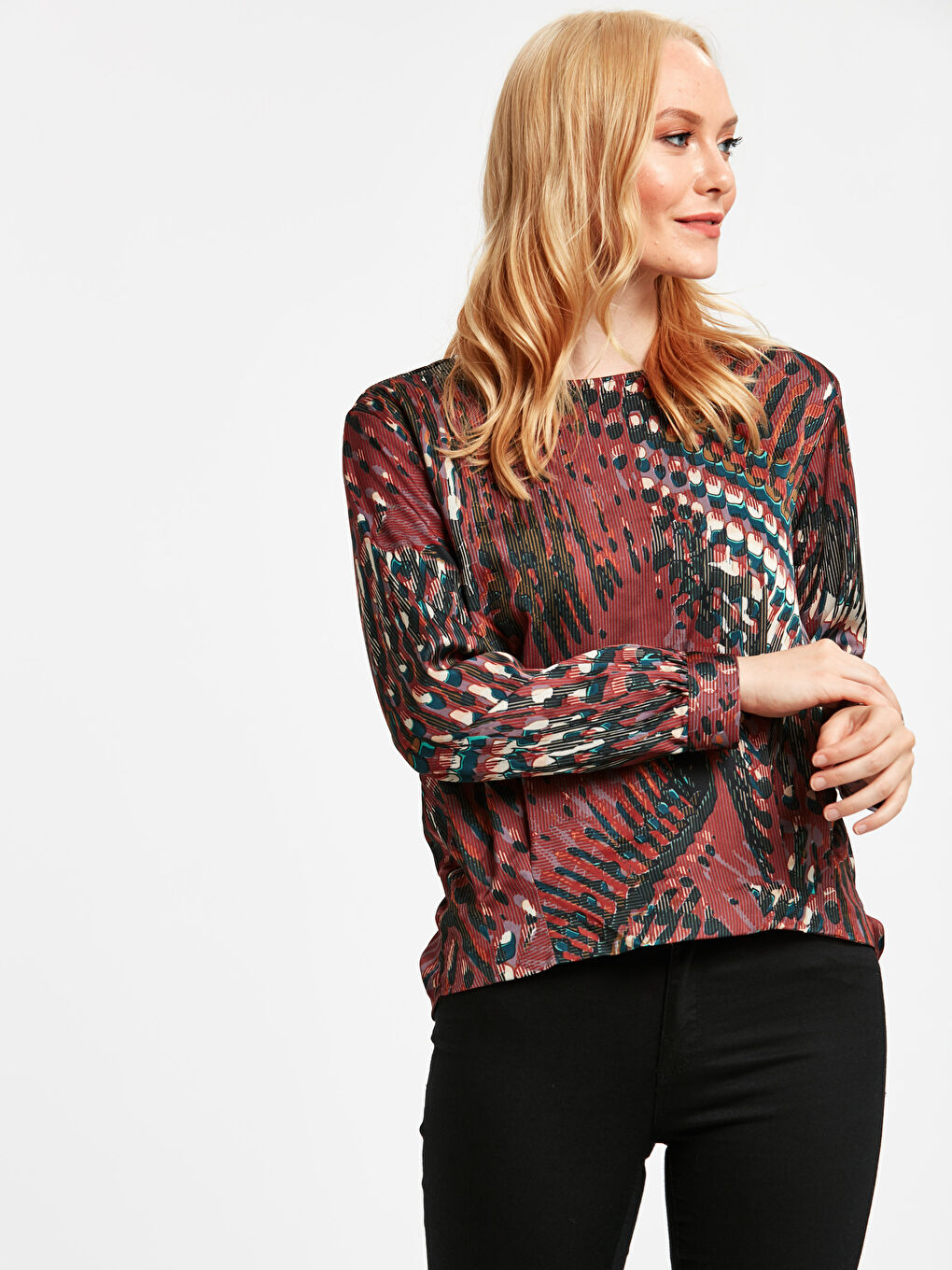 Kahverengi Kadın Desenli Saten Bluz