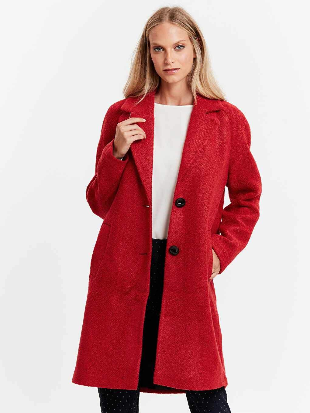 بالطو جوخ ياقة عالية