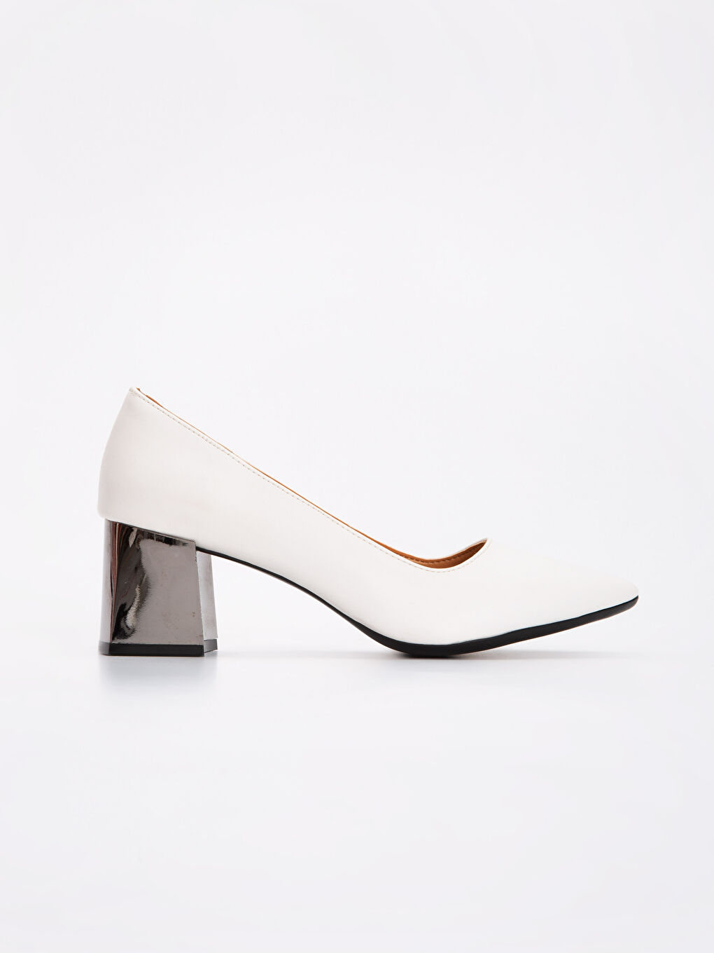 أحذية بكعب عالي