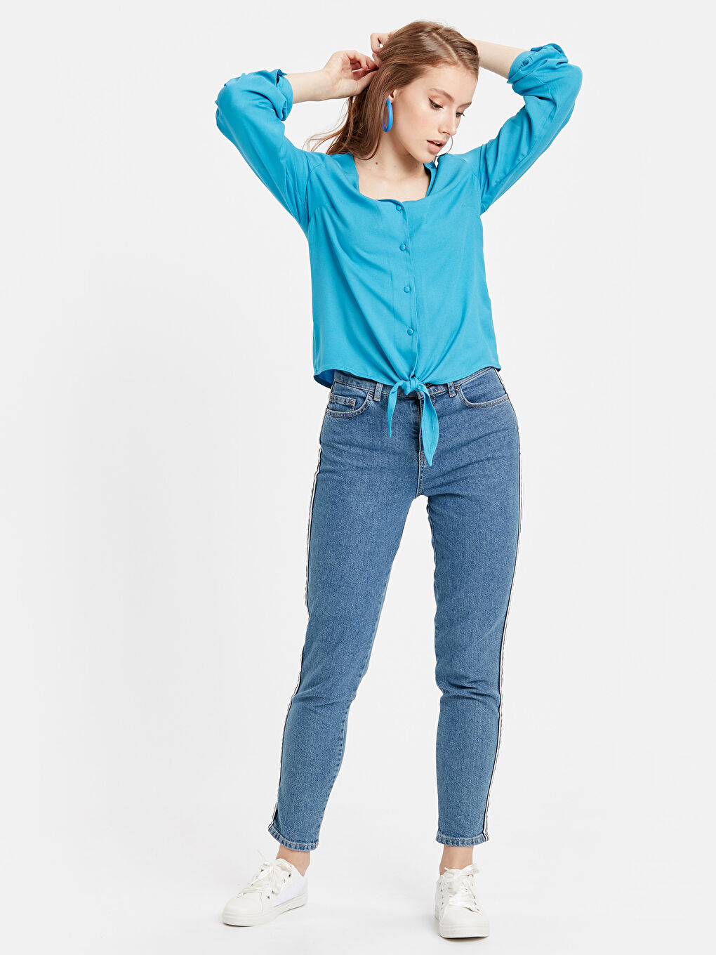 Mavi V Yaka Bağlama Detaylı Uzun Kollu Kadın Bluz-2