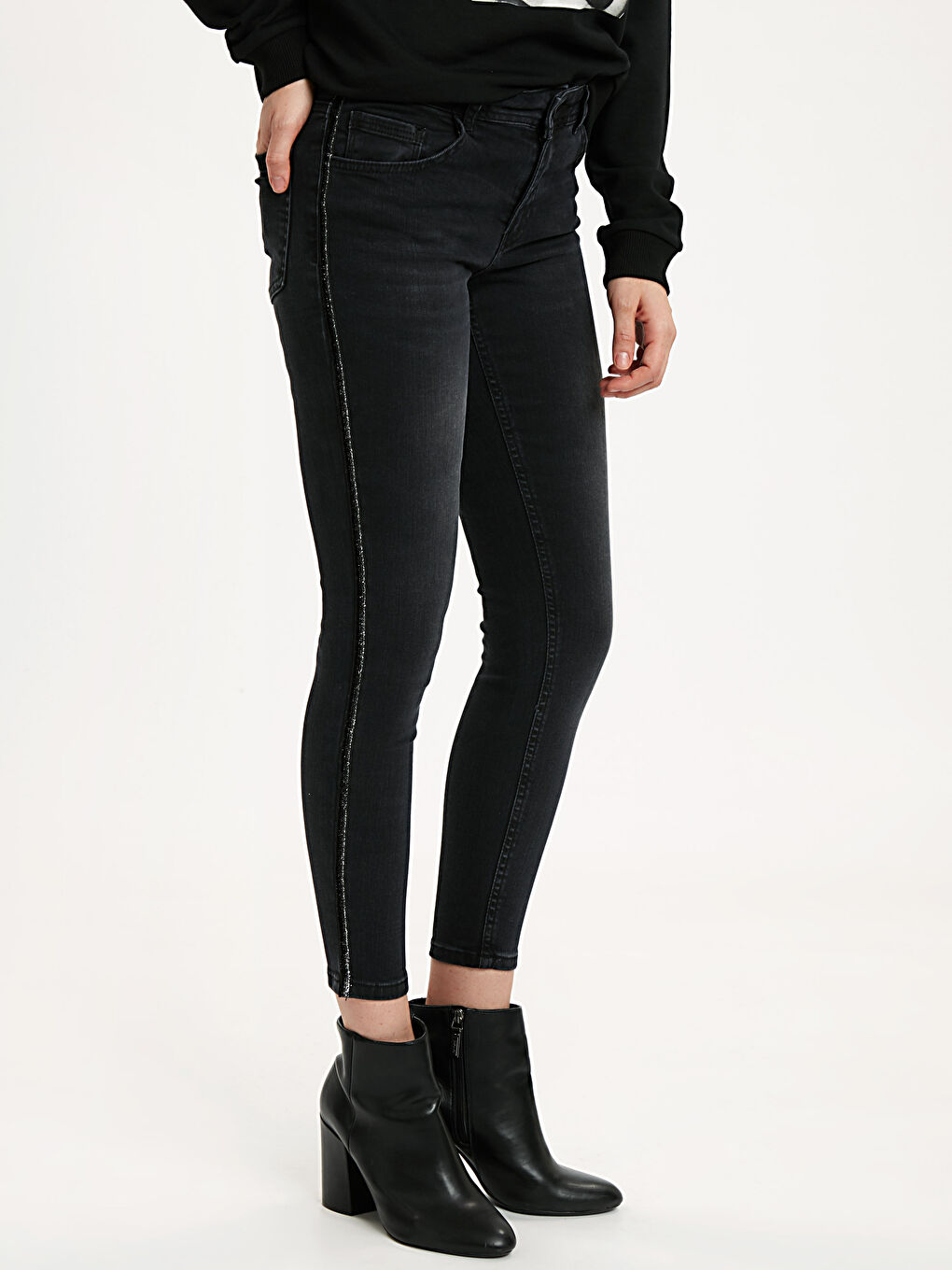 Woman BLACK Jeans-1