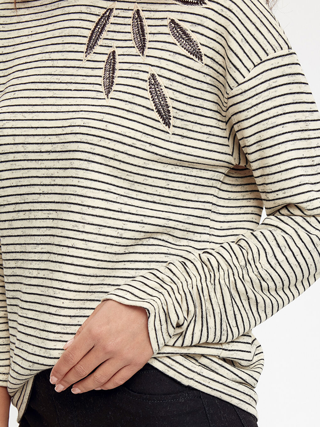 Siyah Çizgili Tişört-3