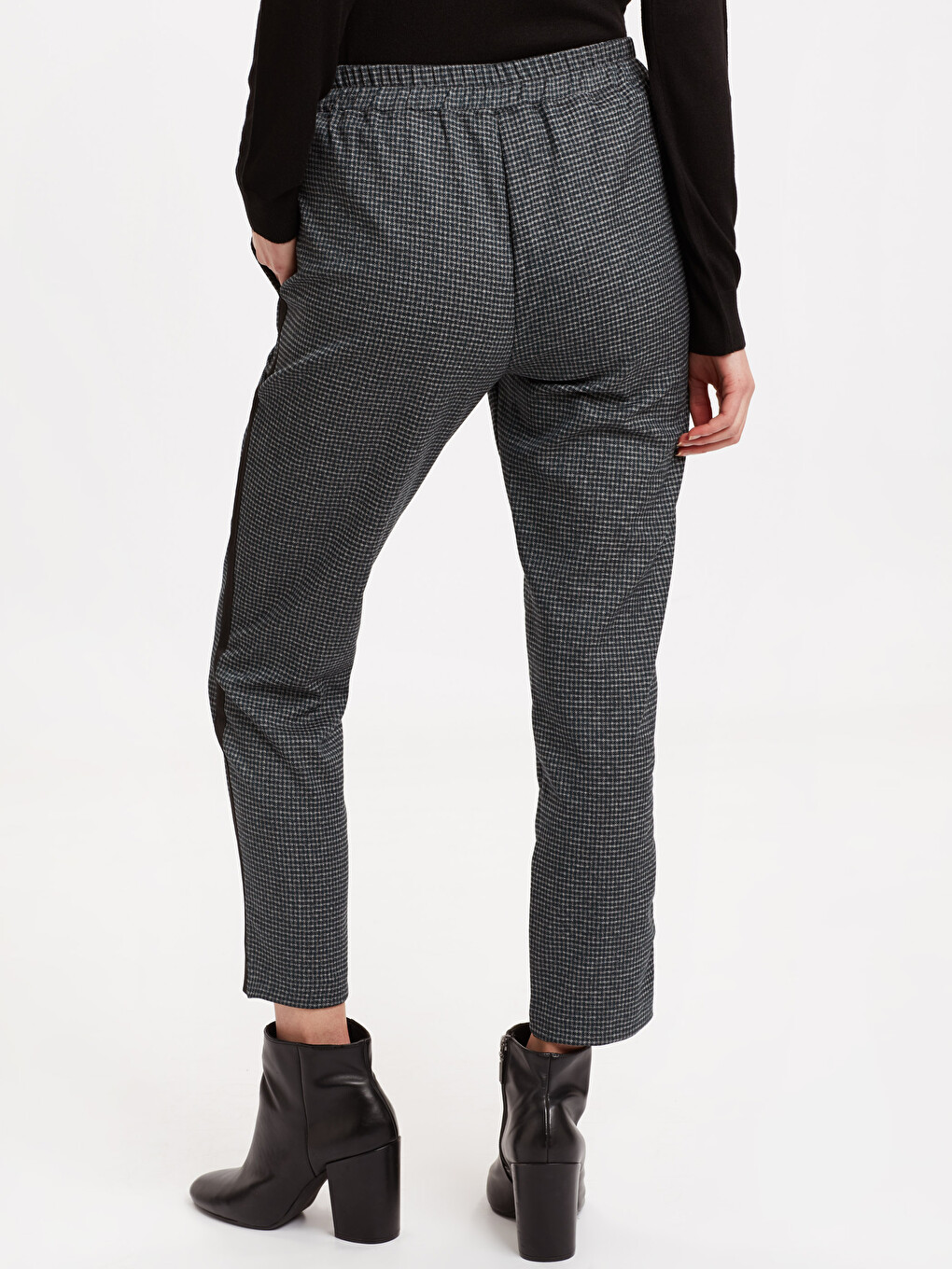 Elastic Waist Plaid Ankle Trousers For Women-2
