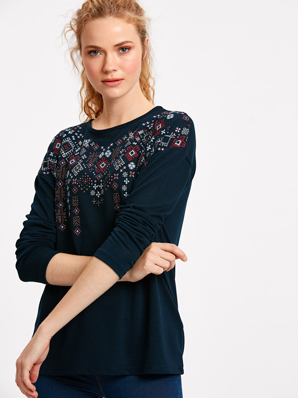Crew Neck Standard Fit Long Sleeve Women's Embroidered T-Shirt