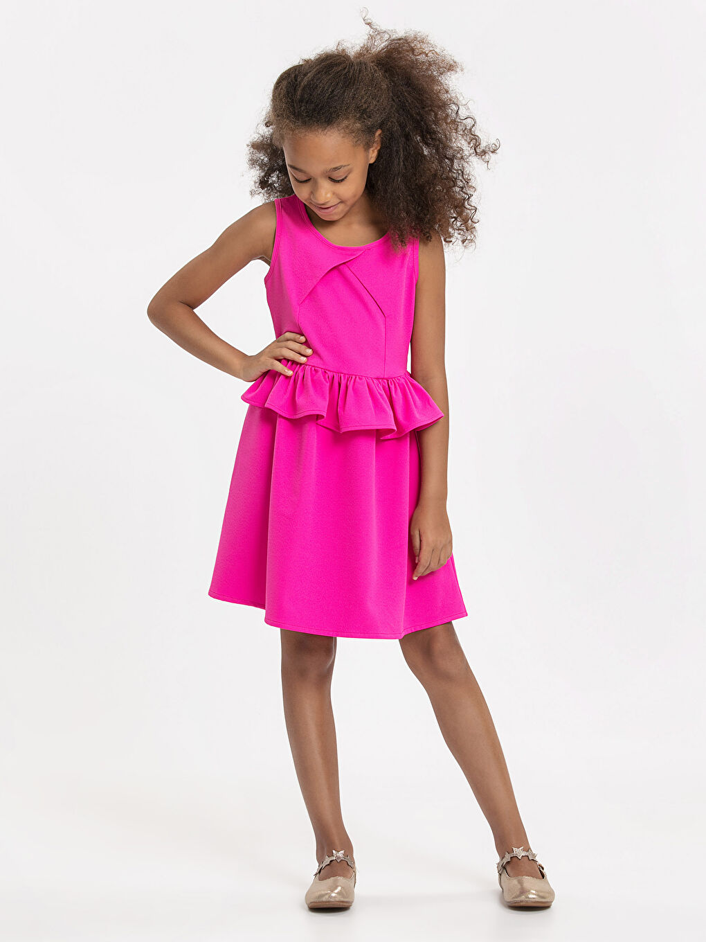 فستان بنفسجي فتاة