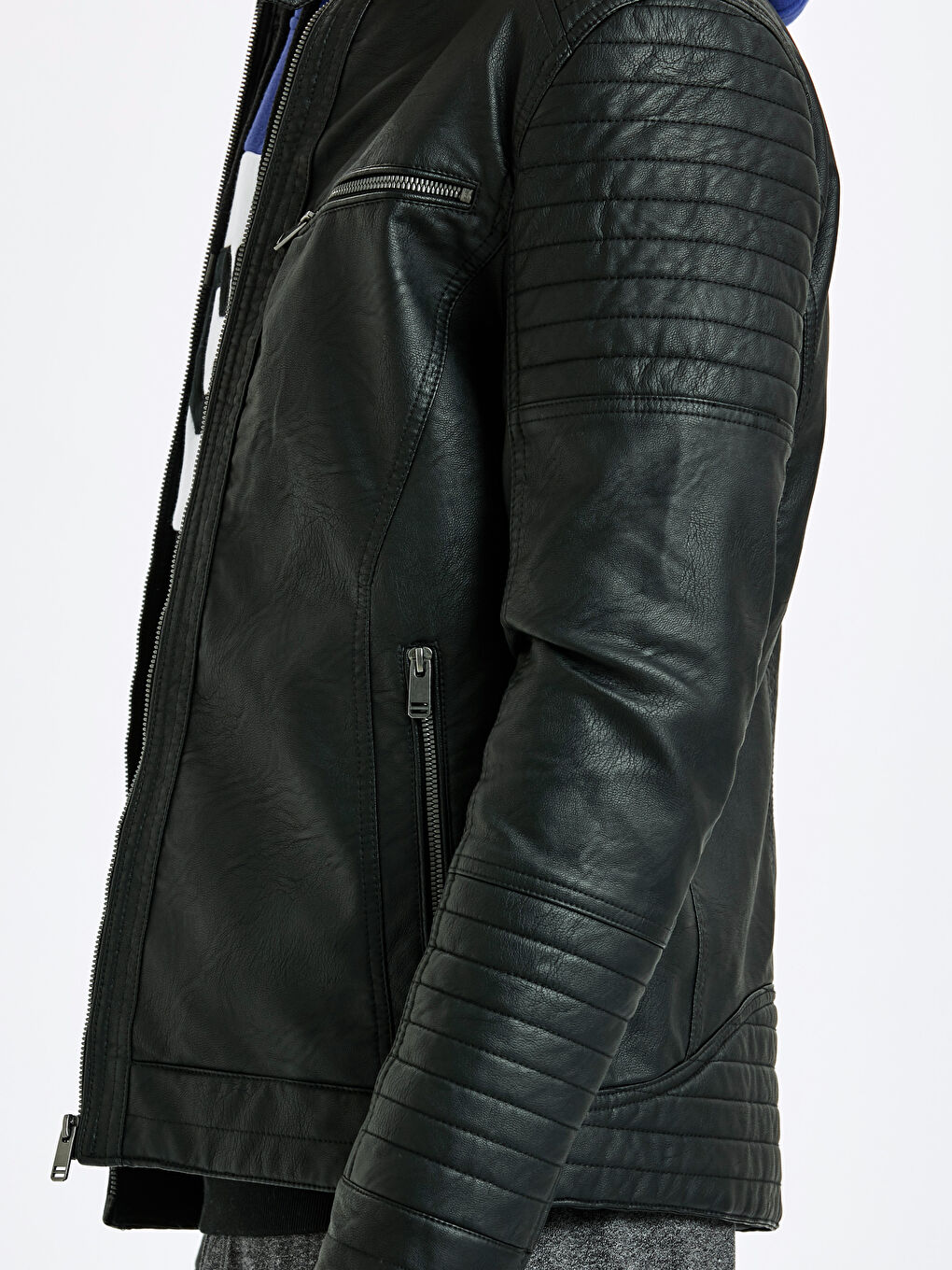 Siyah Deri Görünümlü İnce Mont-4