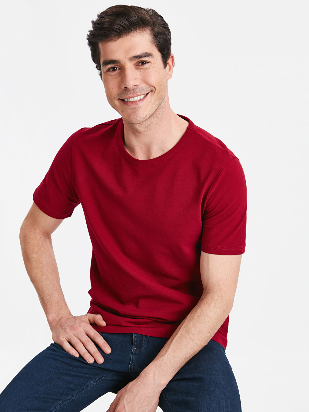 Хлопковая футболка с короткими рукавами и круглым вырезом