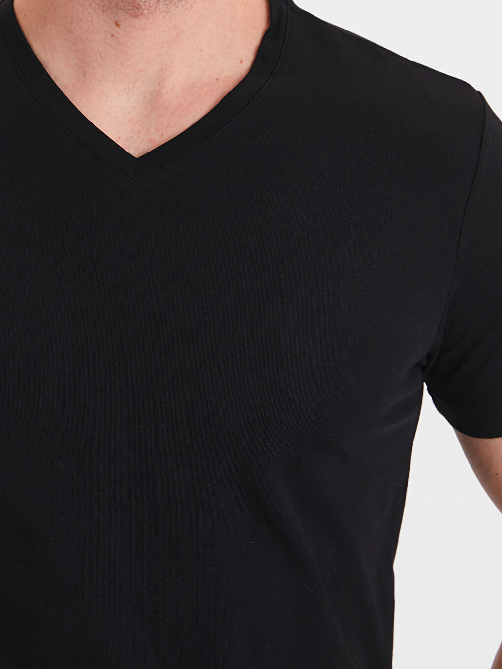 Хлопковая футболка с V-образным вырезом и короткими рукавами-3