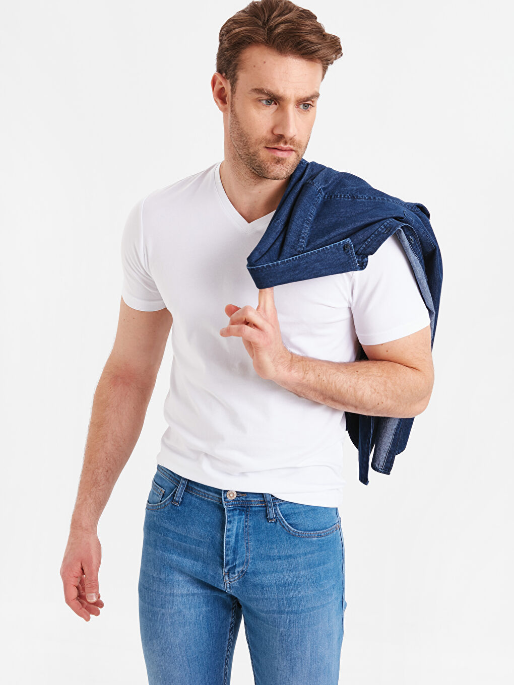 Beyaz V Yaka Kısa Kollu Pamuklu Tişört