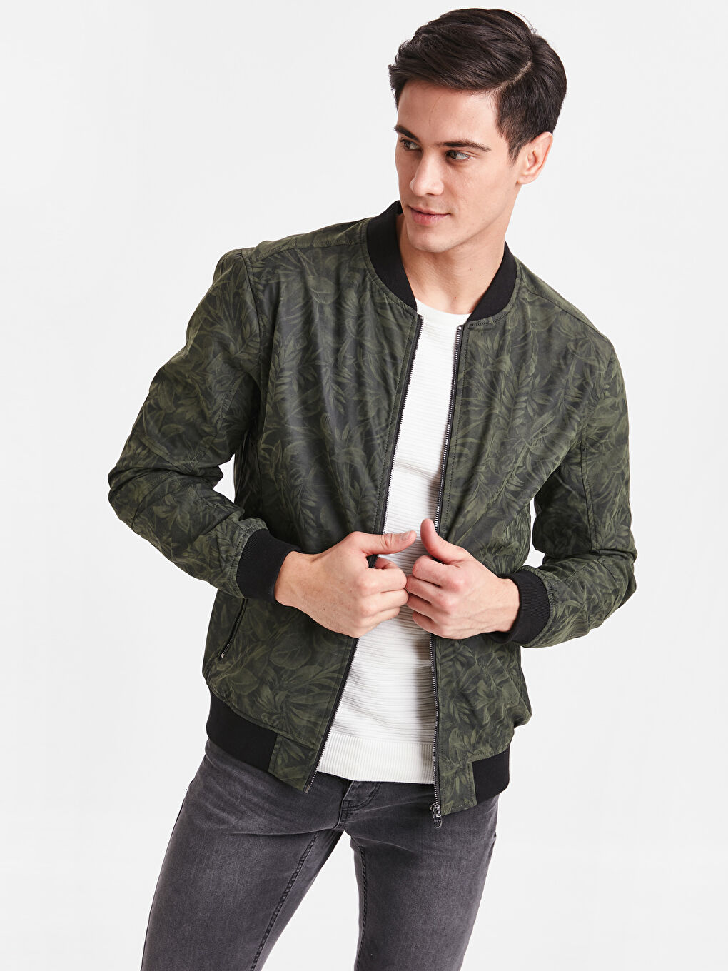 Haki Baskılı Deri Görünümlü Mont