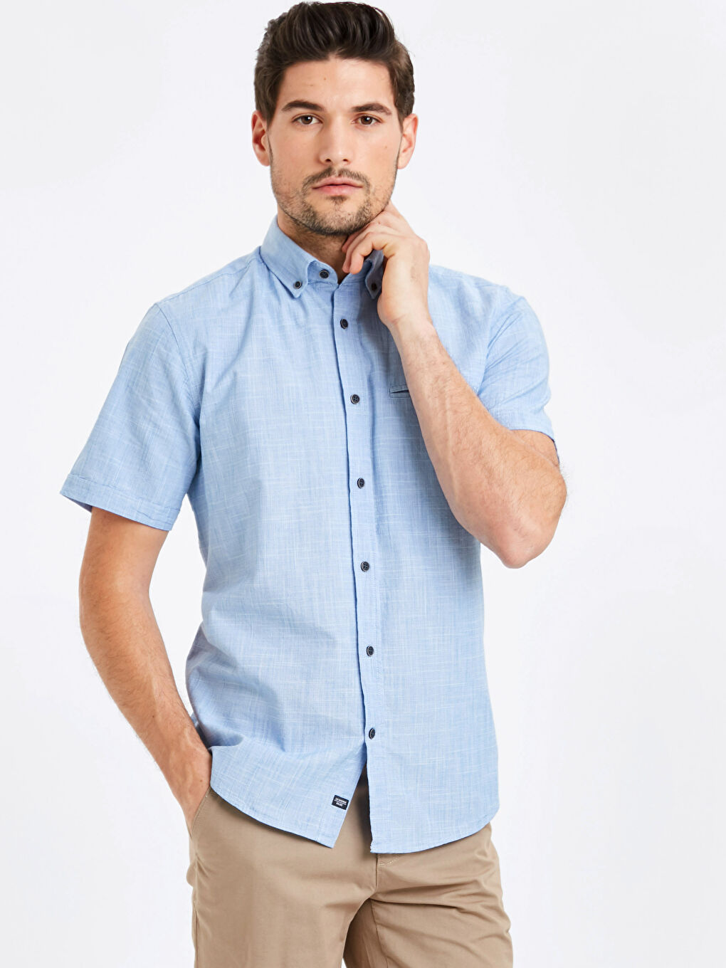 Поплінова чоловіча сорочка стандартного крою на короткий рукав