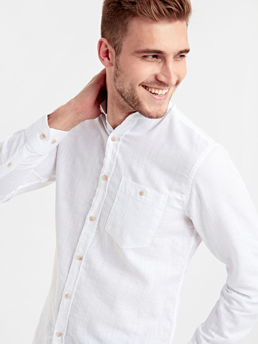 Beyaz Regular Fit Uzun Kollu Hakim Yaka Karışımlı Gömlek-1