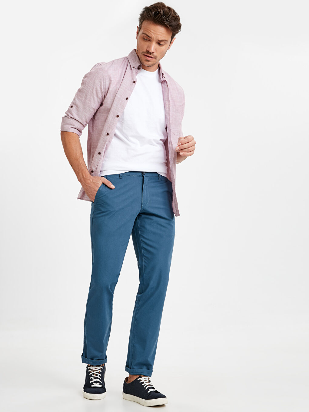 پانتۆڵی چینۆ فیتی ئاسایی بۆ پیاوان