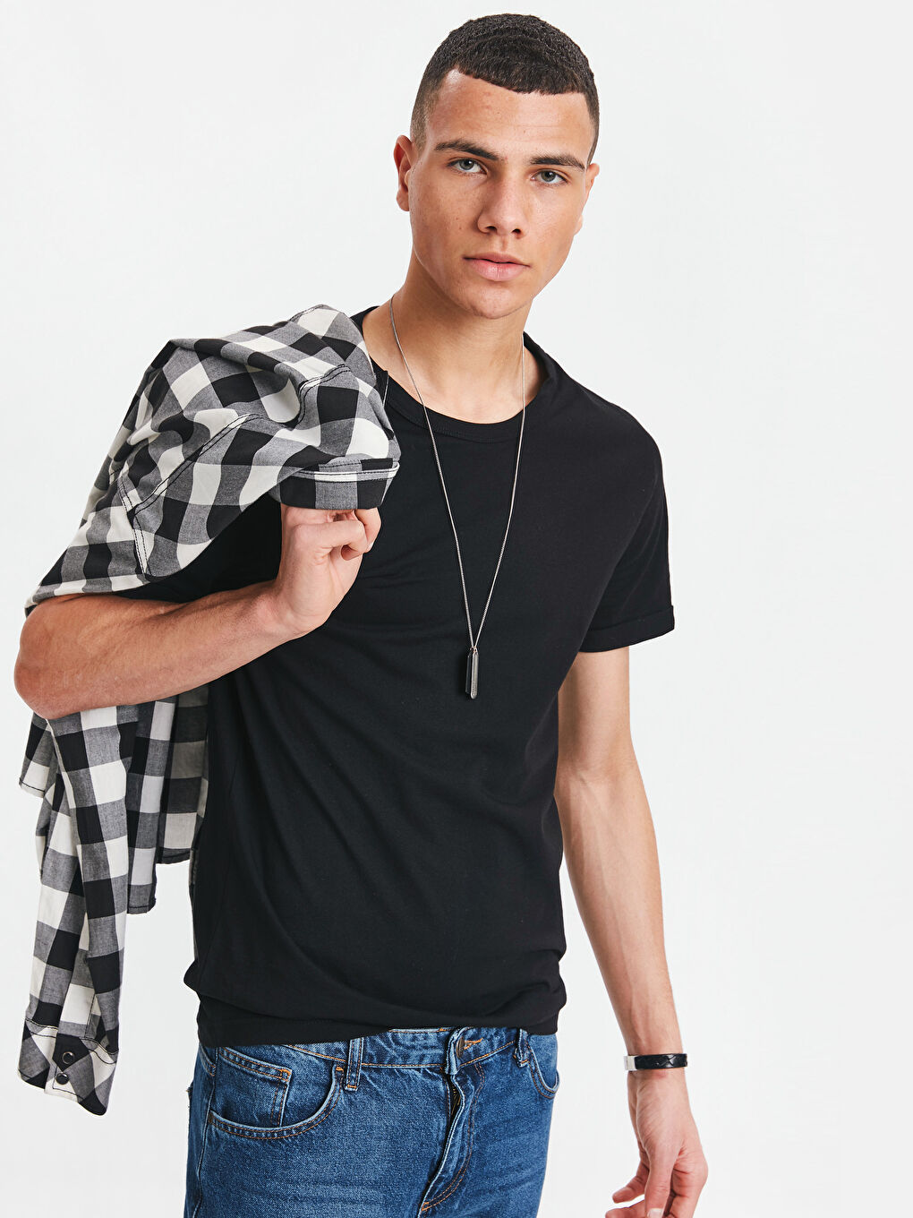 Siyah Bisiklet Yaka Kısa Kollu Basic Pamuklu Tişört