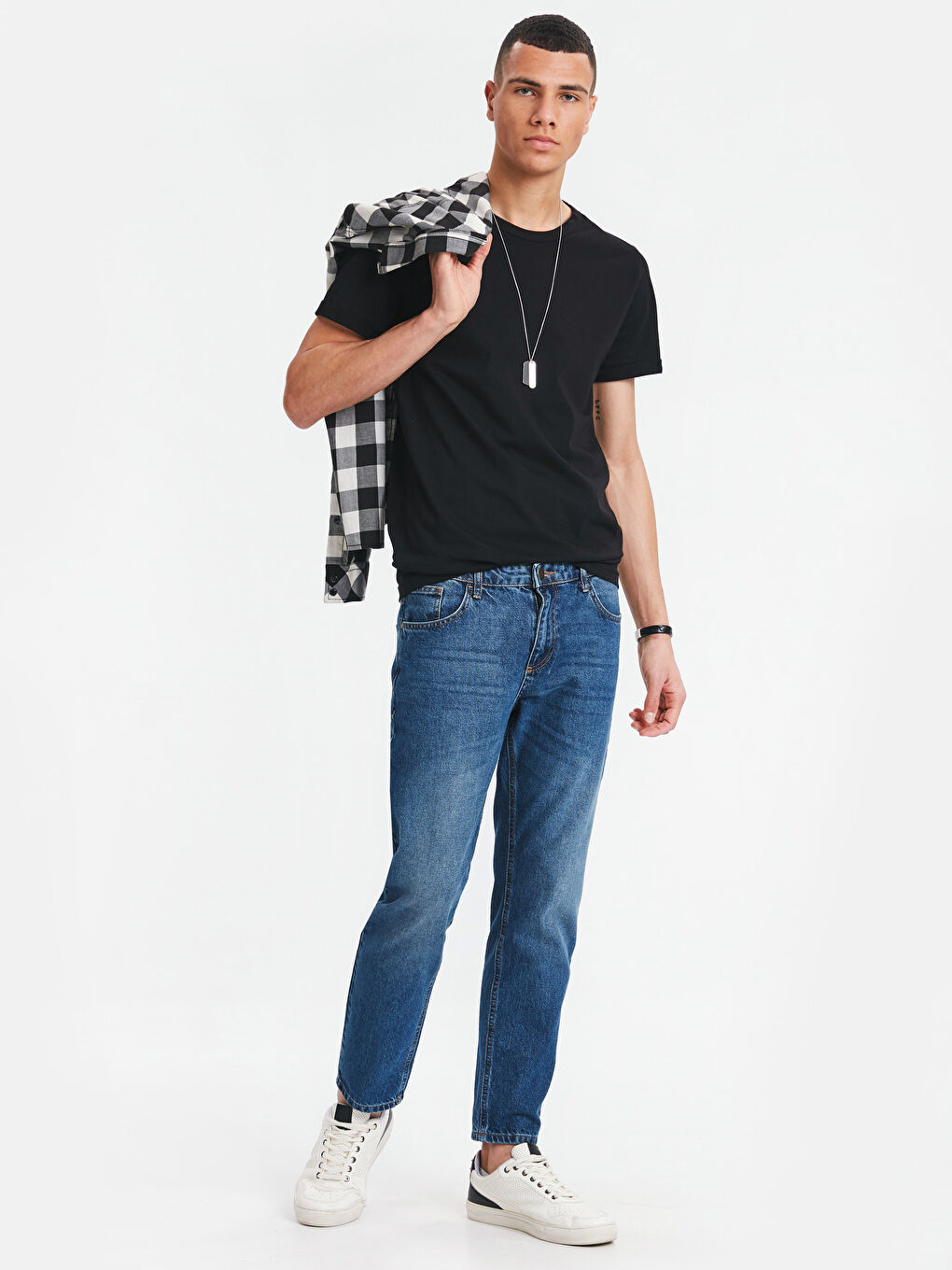 Siyah Bisiklet Yaka Kısa Kollu Basic Pamuklu Tişört-2