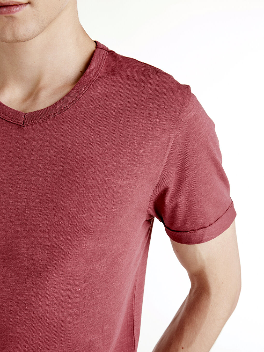 Базовая хлопковая футболка с V-образным вырезом и короткими рукавами-3