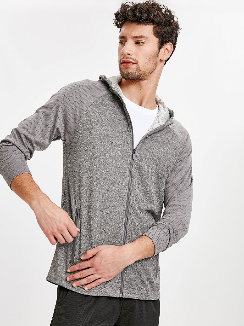 هودي رياضي نشط بمقاس عادي مزود بغطاء رأس-1