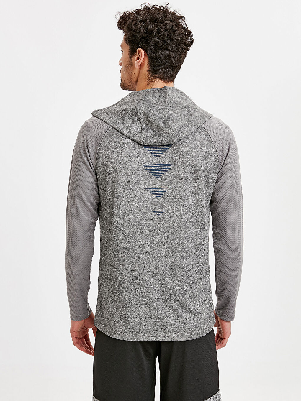 هودي رياضي نشط بمقاس عادي مزود بغطاء رأس-2