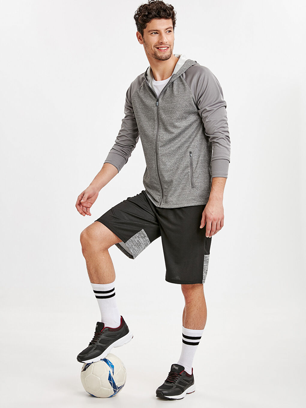 هودي رياضي نشط بمقاس عادي مزود بغطاء رأس-3