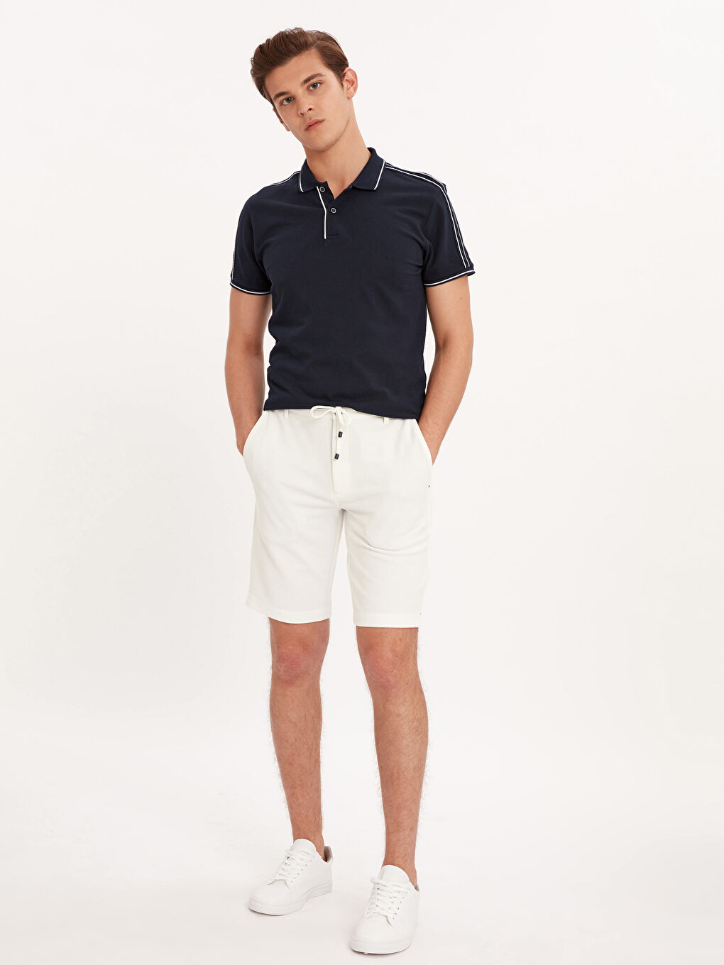 Beyaz Standart Kalıp Erkek Şort