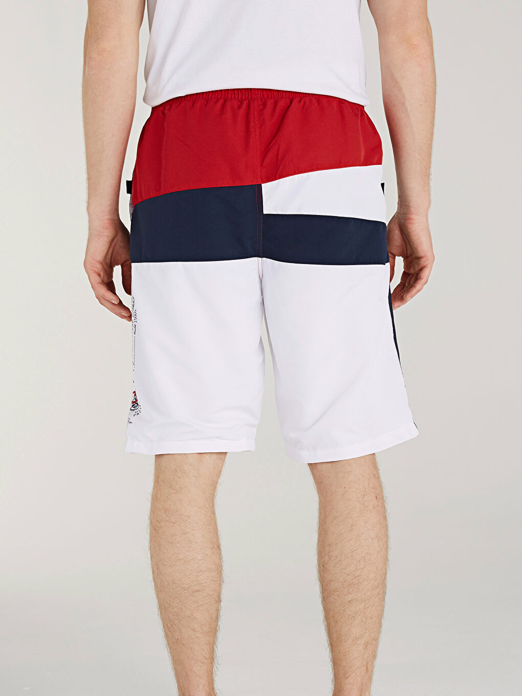 Beyaz Diz Hizası Boy Çizgili Deniz Şortu-1