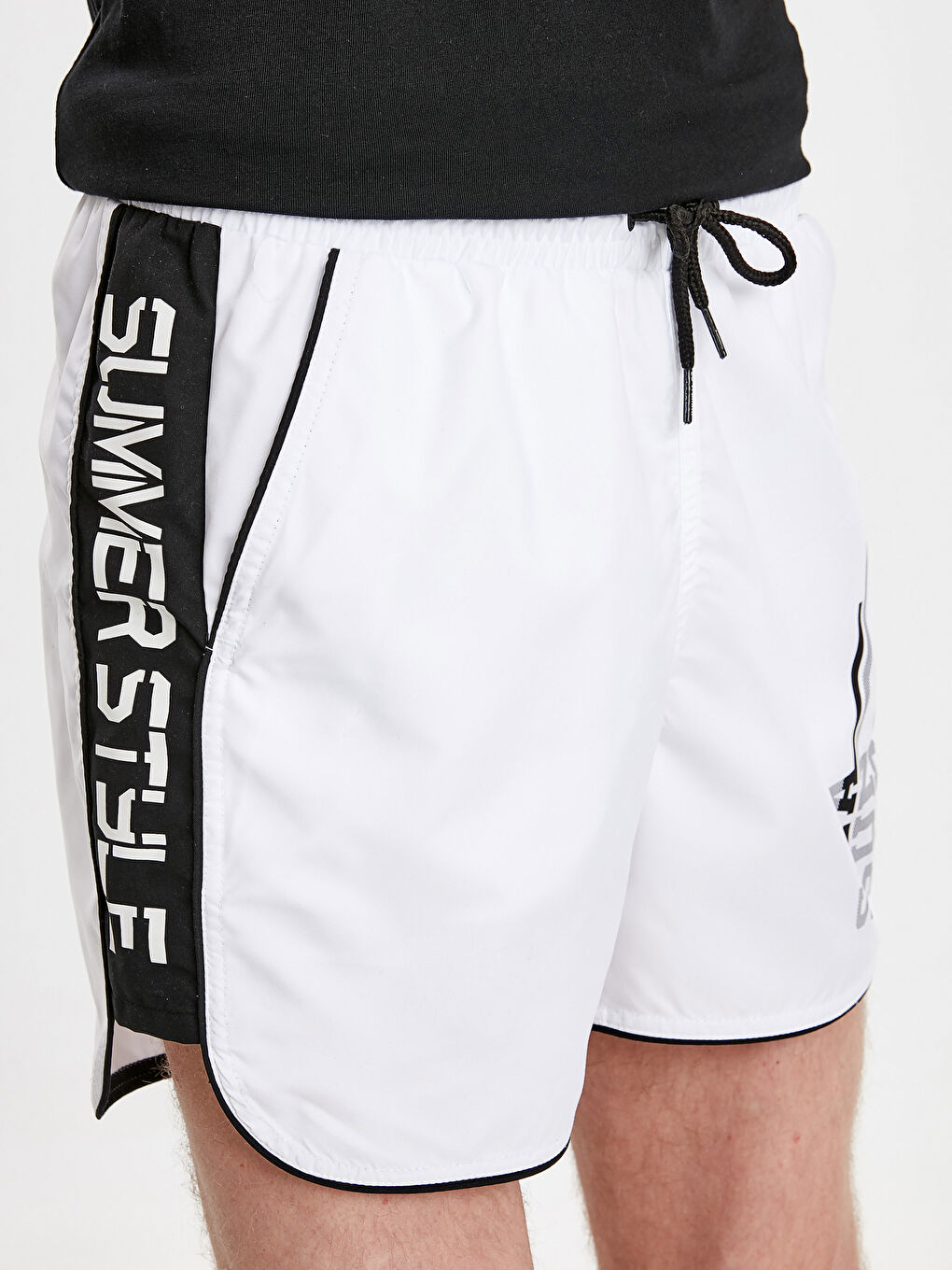 Beyaz Kısa Boy Baskılı Deniz Şortu-2