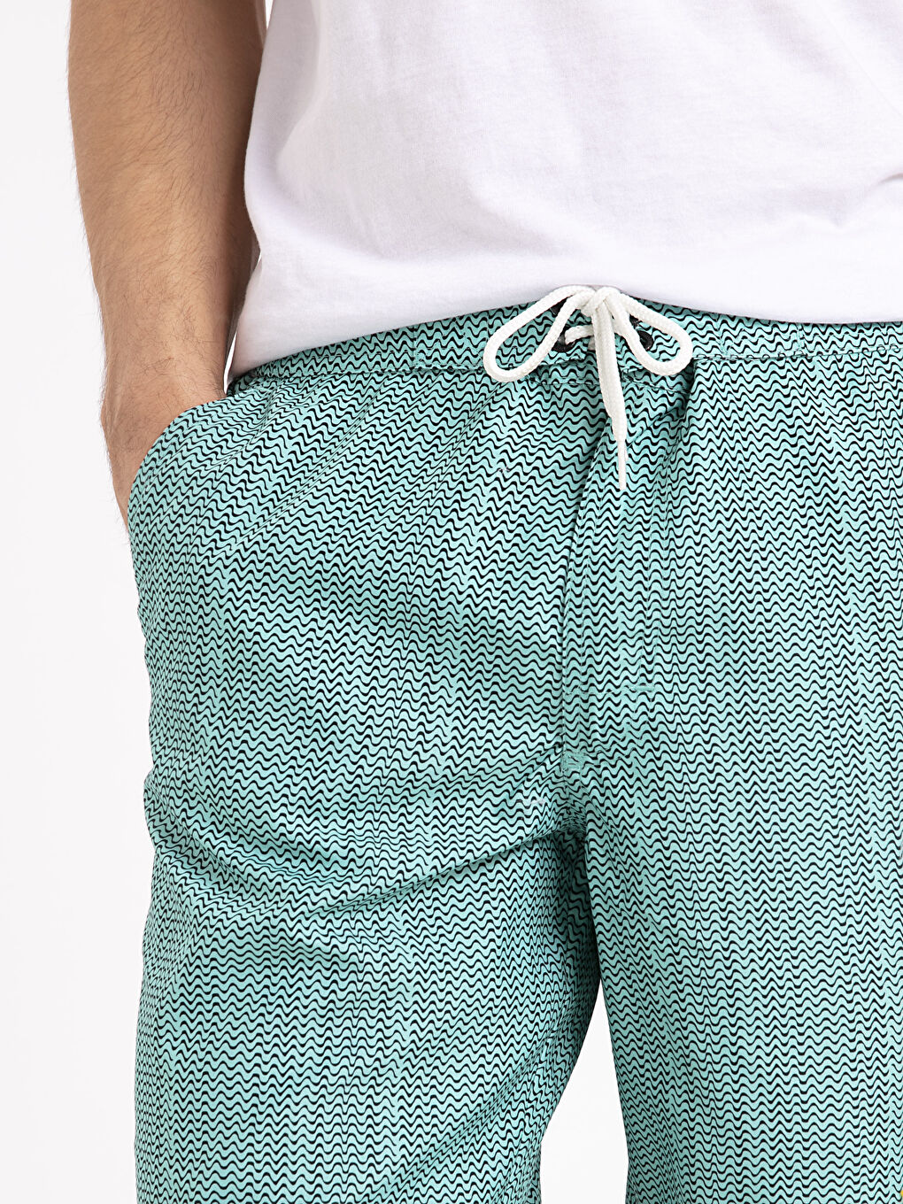 Yeşil Diz Üstü Boy Desenli Deniz Şortu-3