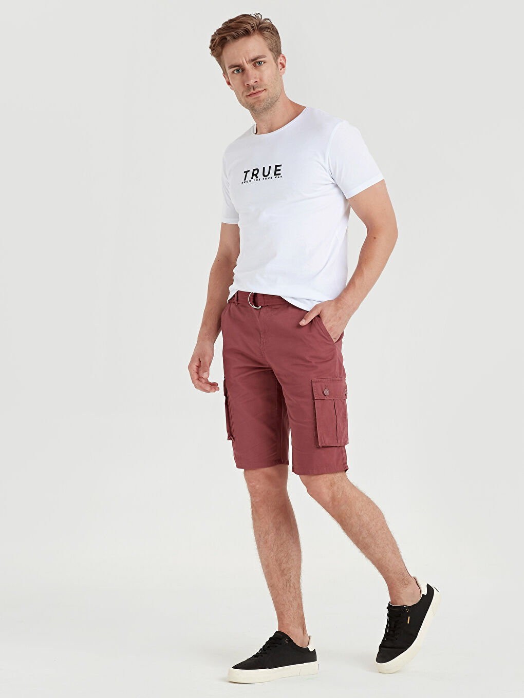 მამაკაცები ბორდოსფერი კარგო შორტები