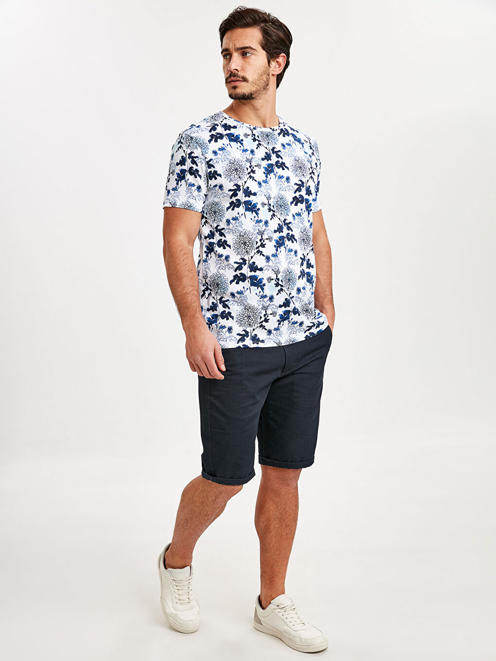 Beyaz Bisiklet Yaka Çiçek Baskılı Kısa Kollu Tişört Baba Oğul Kombini-2