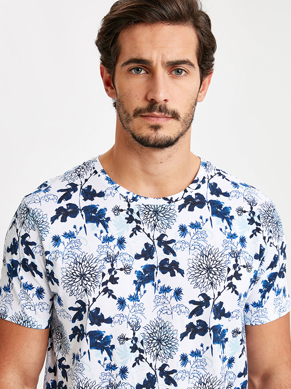 Beyaz Bisiklet Yaka Çiçek Baskılı Kısa Kollu Tişört Baba Oğul Kombini-3