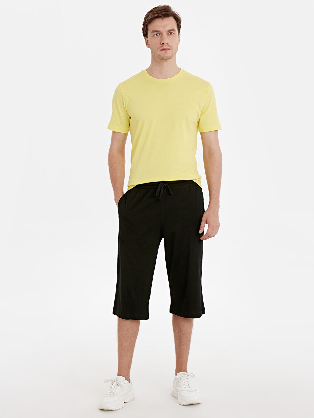 Siyah Rahat Kalıp Erkek Şort