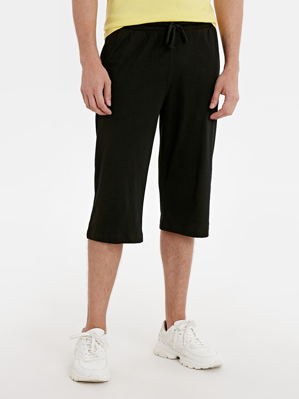 Siyah Rahat Kalıp Erkek Şort-1