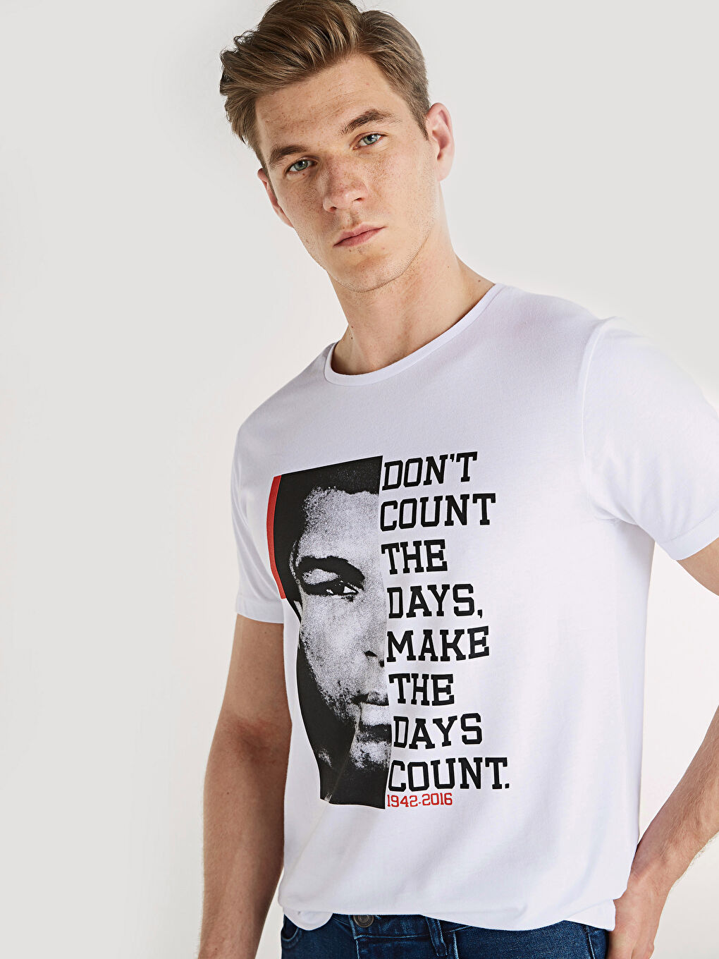 Beyaz Bisiklet Yaka Kısa Kollu Muhammed Ali Baskılı Penye Erkek Tişört-1