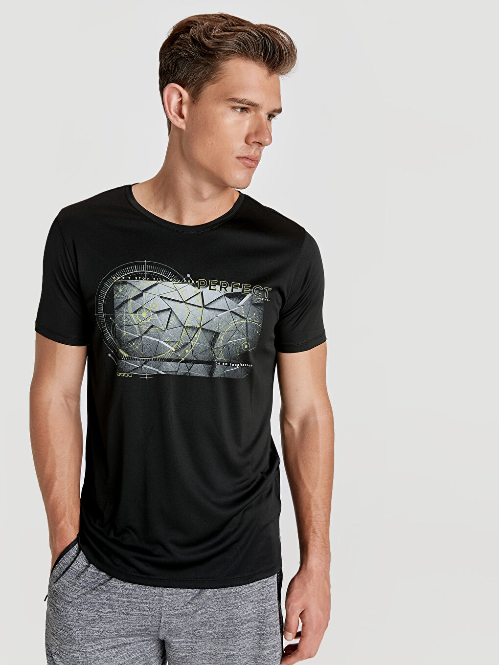 Yeni Siyah Spor Tişört