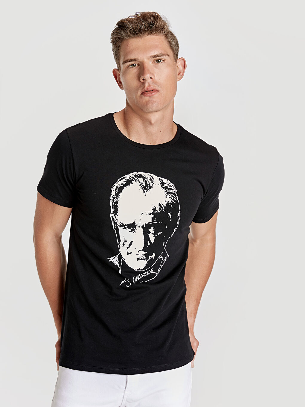 Siyah Bisiklet Yaka Kısa Kollu Atatürk Baskılı Penye Erkek Tişört
