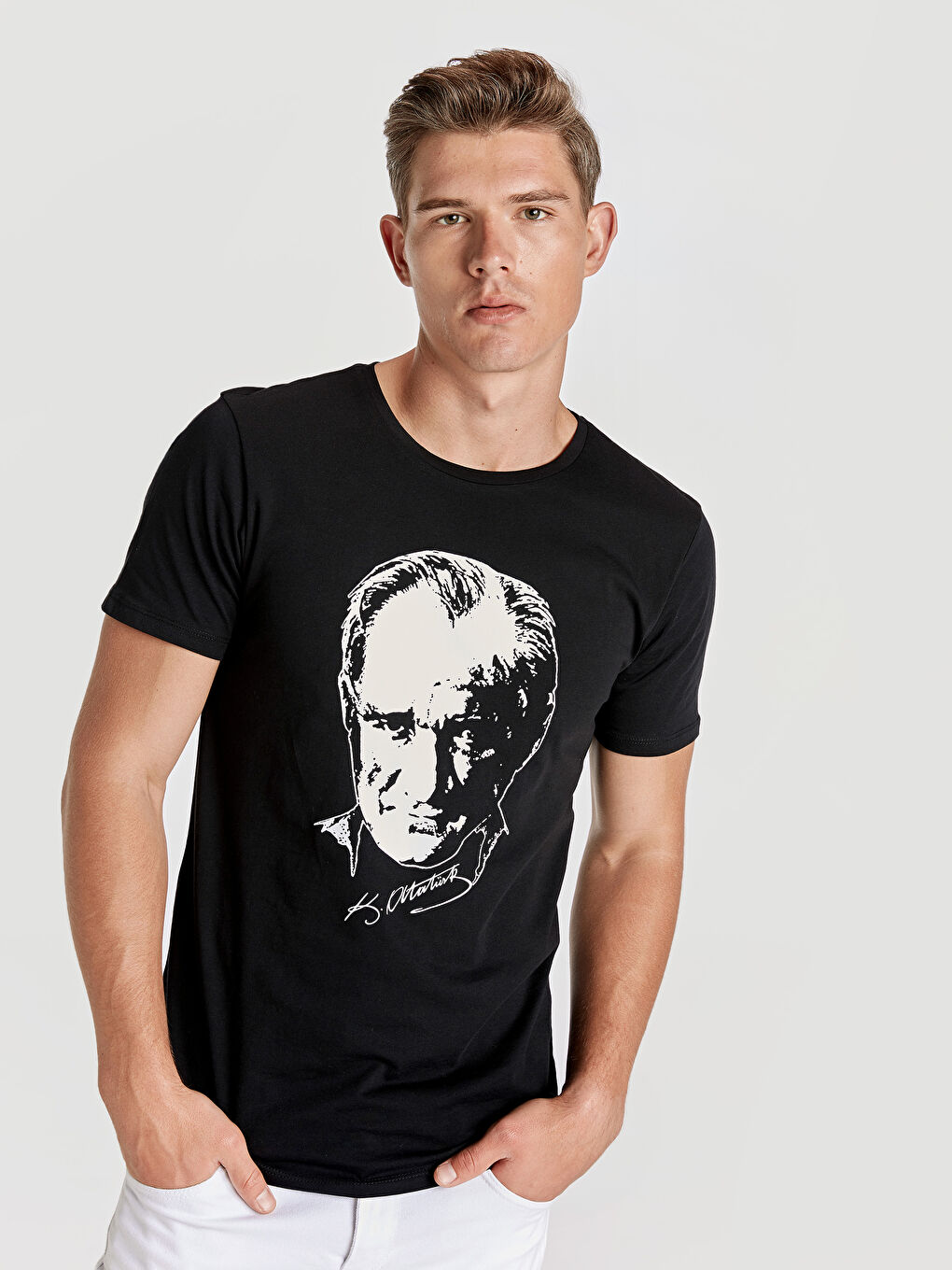 Siyah Bisiklet Yaka Kısa Kollu Atatürk Baskılı Penye Erkek Tişört-1