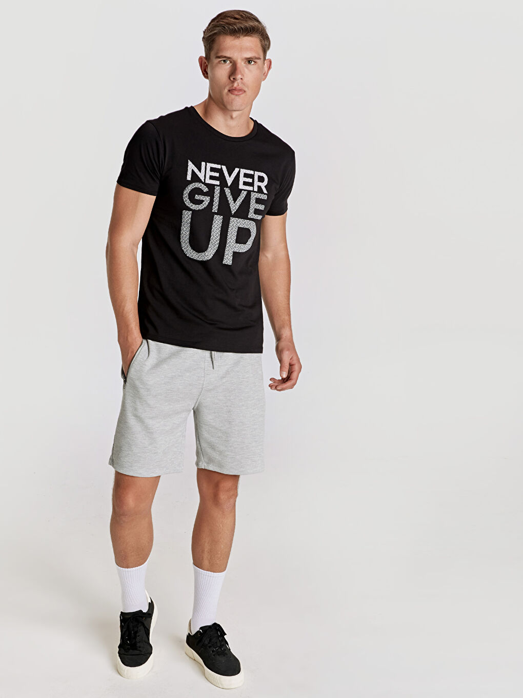 Siyah Bisiklet Yaka Penye Erkek Tişört-1