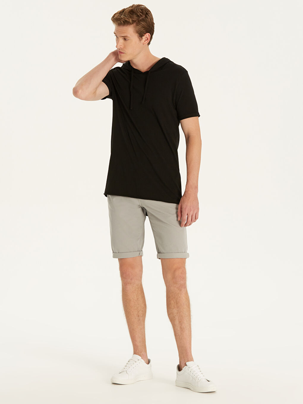 Siyah Kapüşonlu Kısa Kollu Erkek Tişört-2