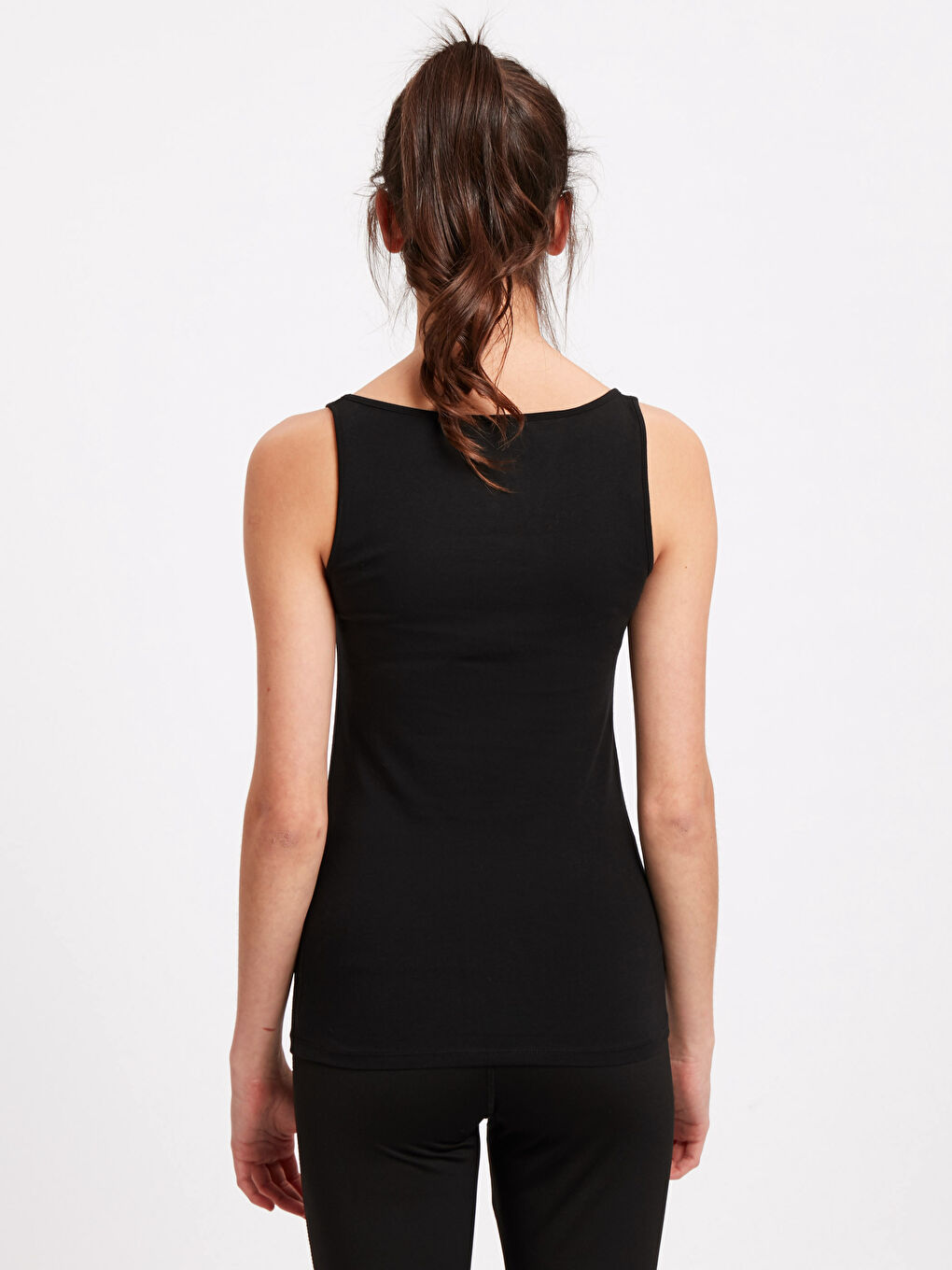 Siyah U Yaka Standart Fit Penye Kadın Askılı Pamuklu Atlet-1