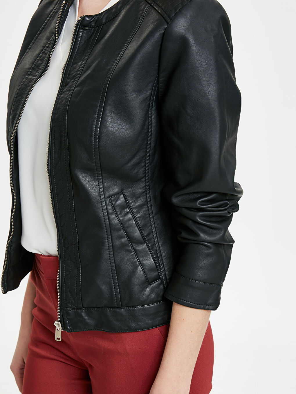 Siyah Deri Görünümlü Mont-4