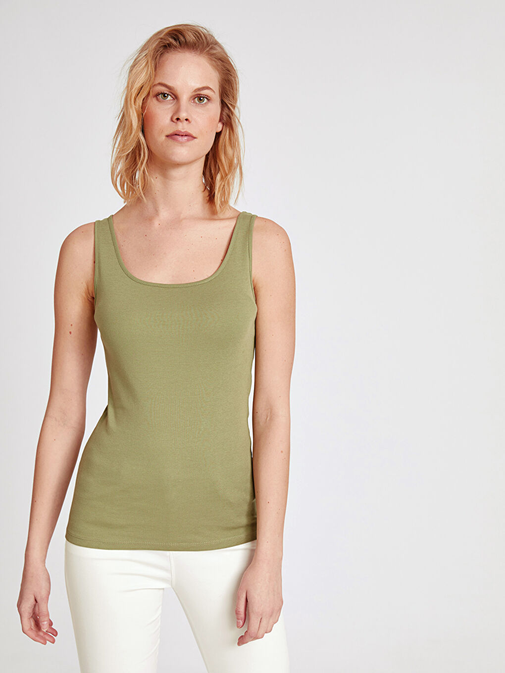 Yeşil U Yaka Düz Kolsuz Pamuklu Kadın Atlet-1