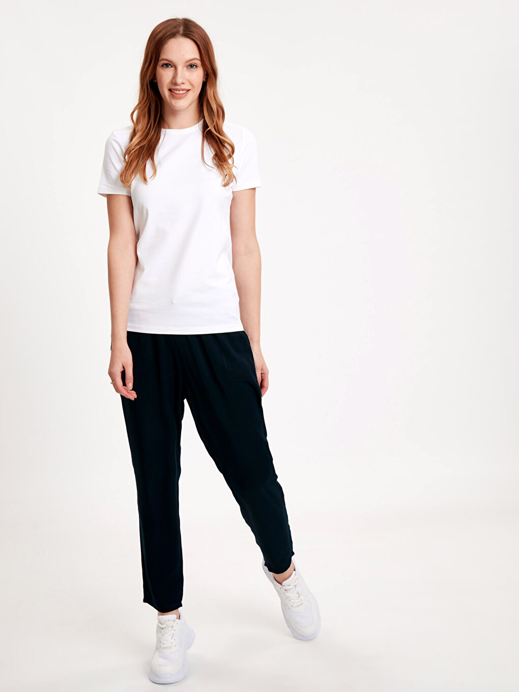 Beyaz Bisiklet Yaka Düz Kısa Kollu Kadın Tişört-2