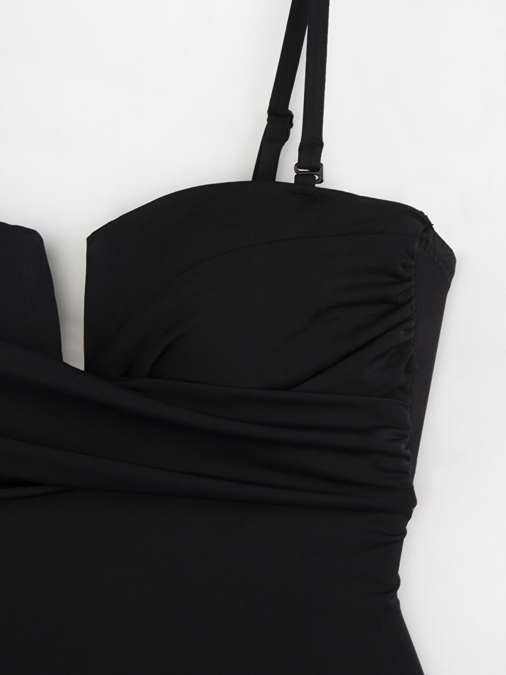 لباس السباحة اسود نساء-2