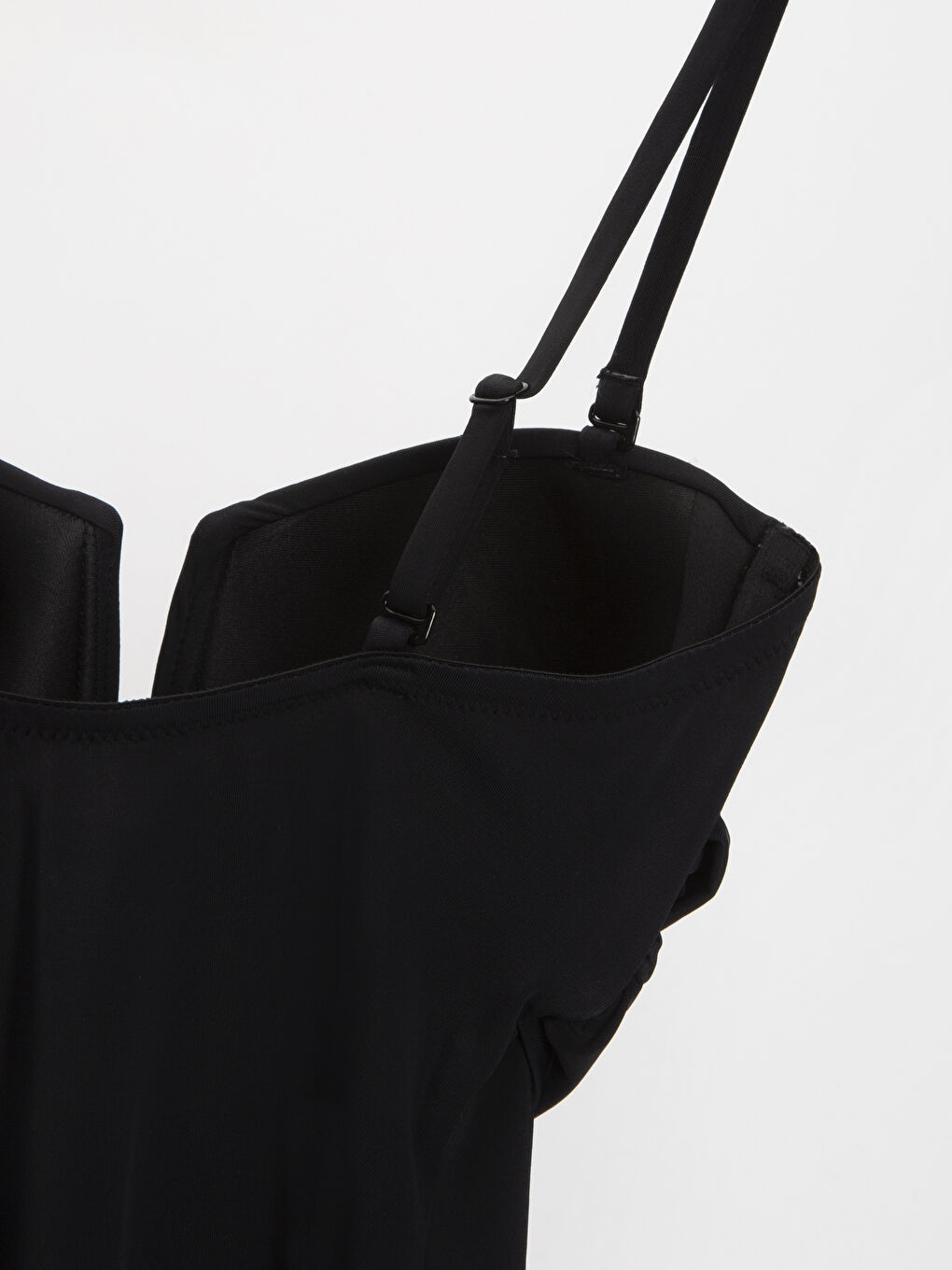 لباس السباحة اسود نساء-3