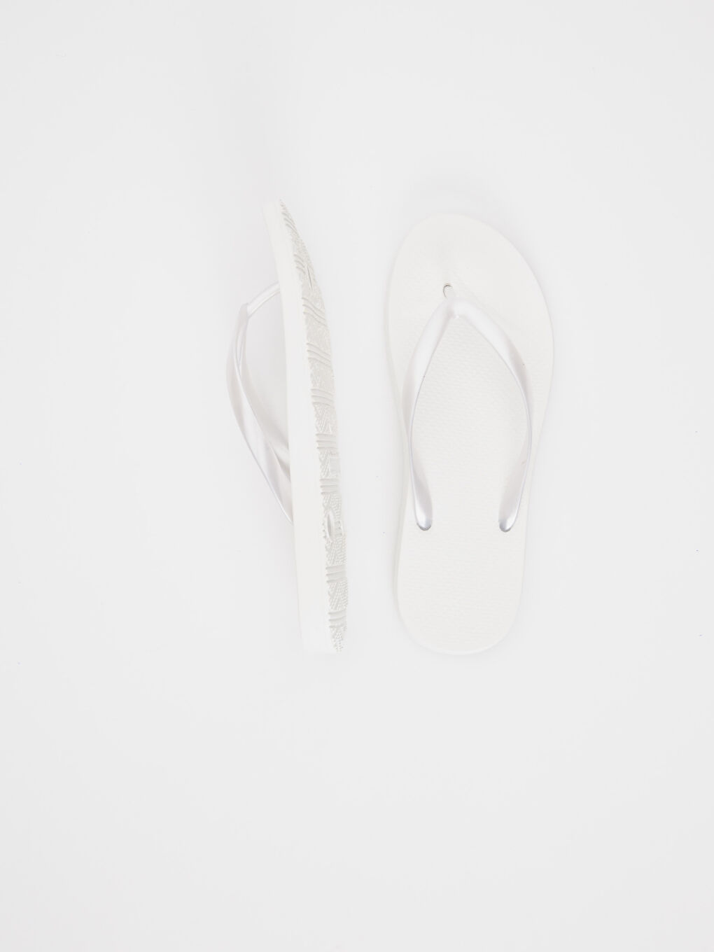 Beyaz Parmak Arası Terlik-2