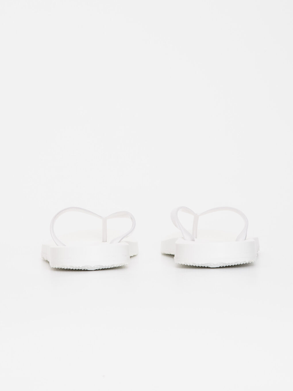 Beyaz Parmak Arası Terlik-4