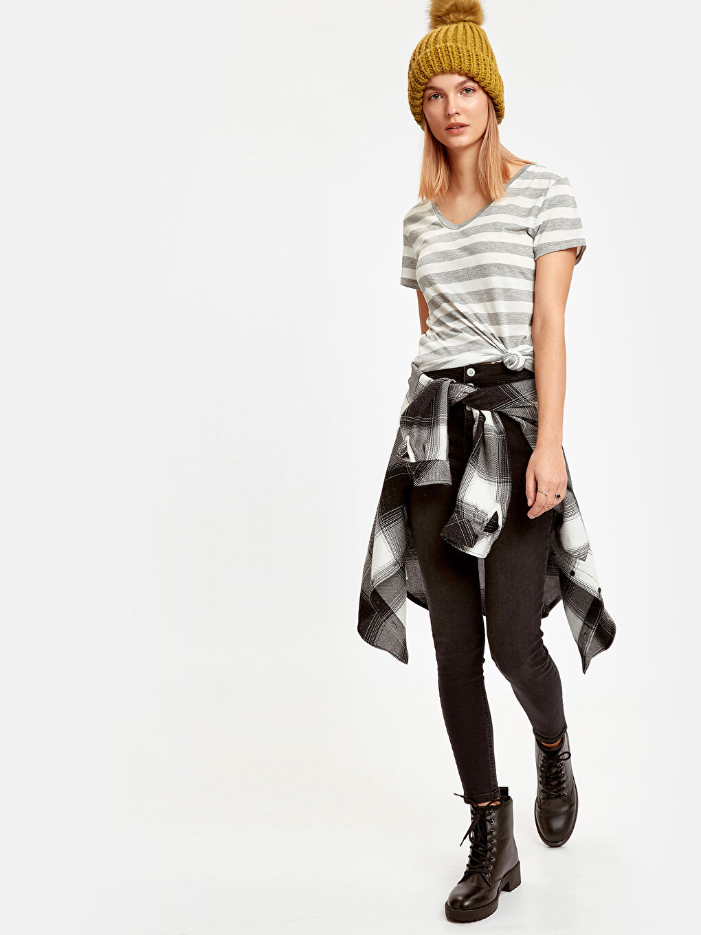 T-shirt à manches courtes rayé à encolure en V pour femmes-2