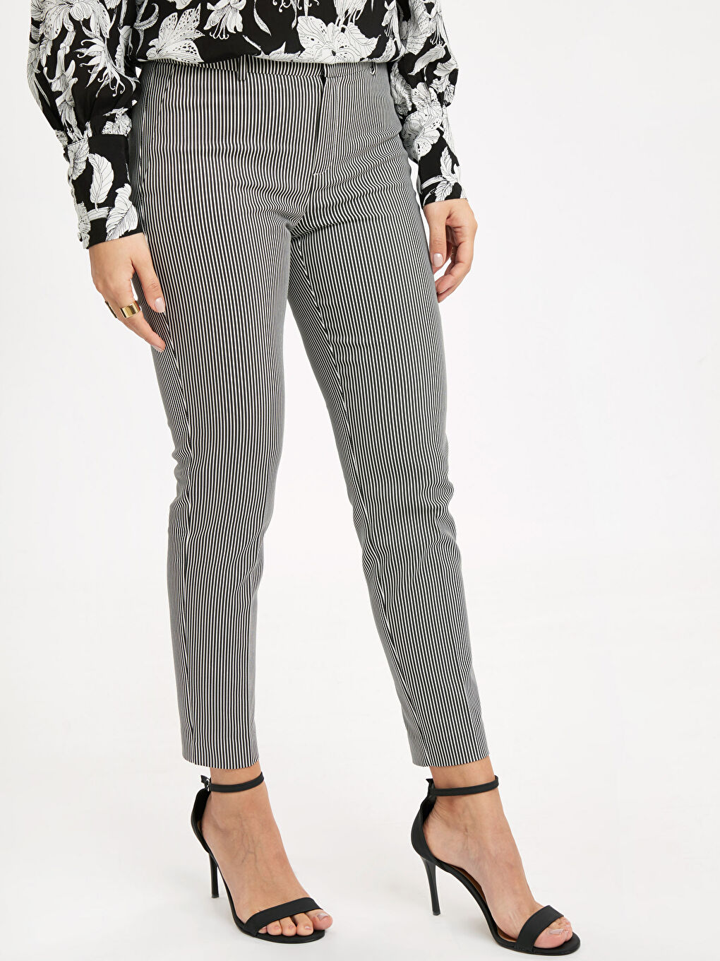 Siyah Çizgili Pantolon-1