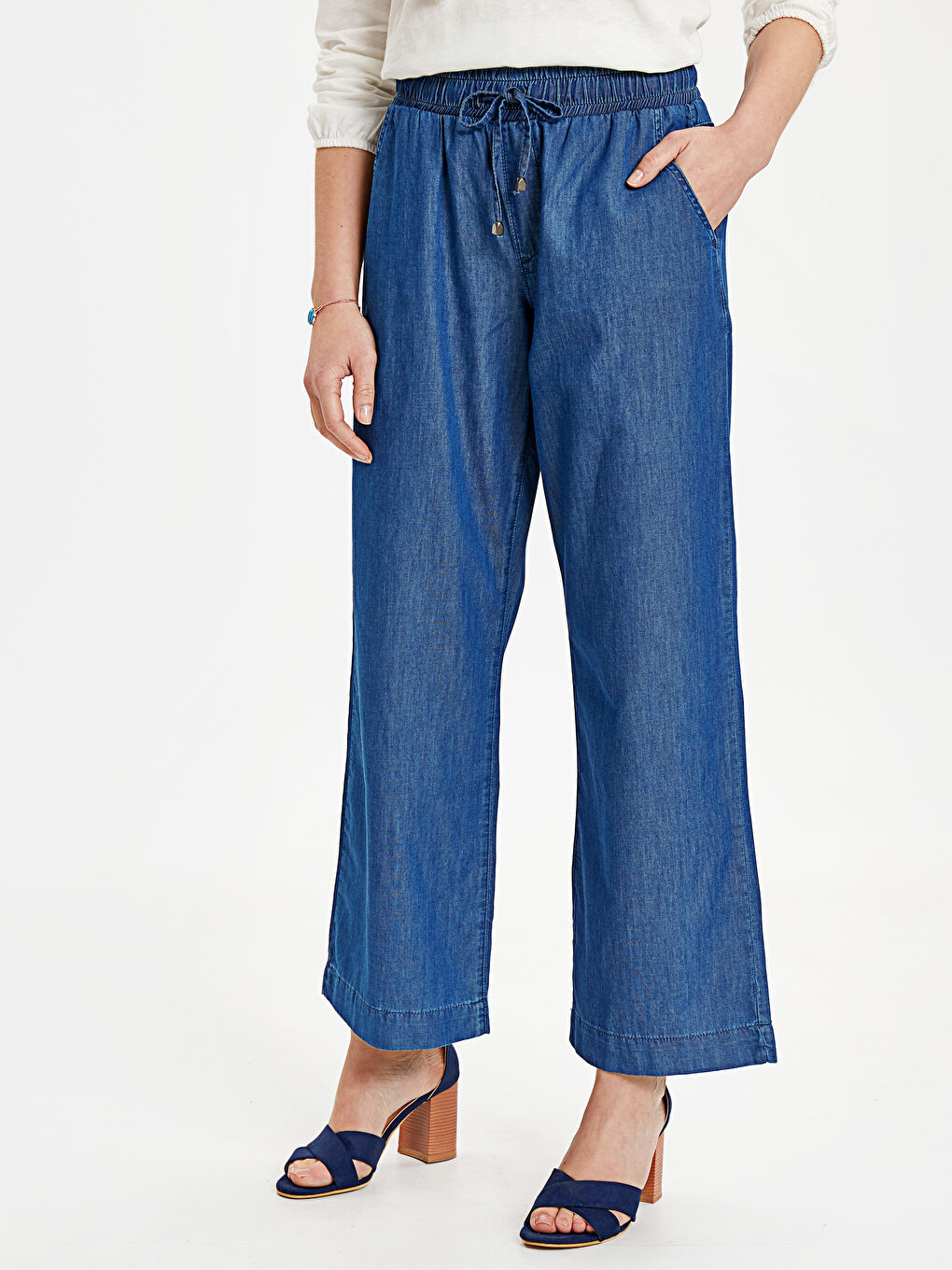 Mavi Beli Lastikli Rahat Kalıp Kadın Jean Pantolon-1